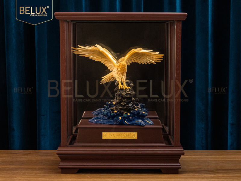 Tượng Đại Bàng tung cánh dát vàng 24k 36x28x17cm